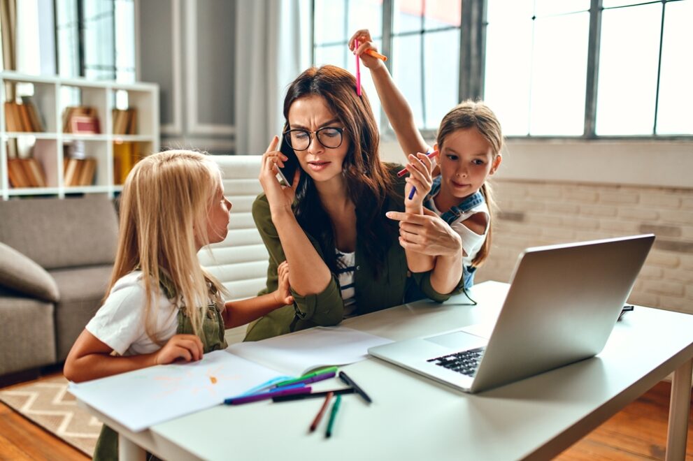 A,Business,Woman,And,A,Mother,Are,Trying,To,Work